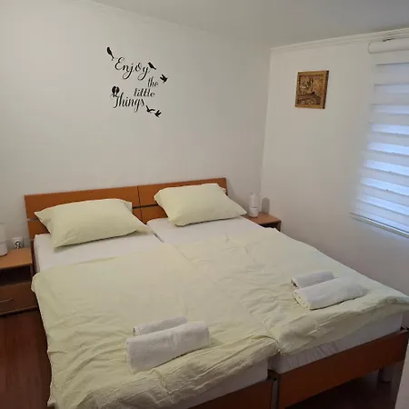 Center Apartment *